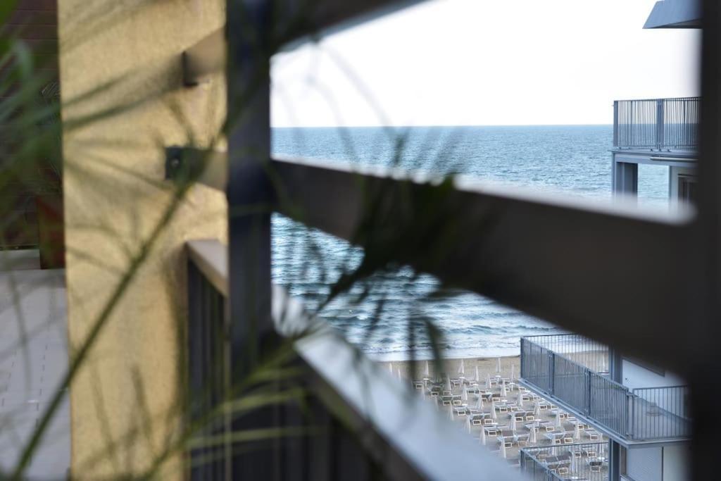 Ferienwohnung Piazza Nember Attico Con Vista Mare Lido di Jesolo Exterior foto